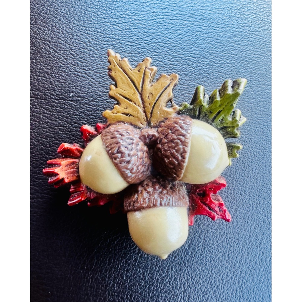 Vintage Fall Acorn Oak Leaf Brooch Pin Autumn Harvest Resin Oak Tree Brooch